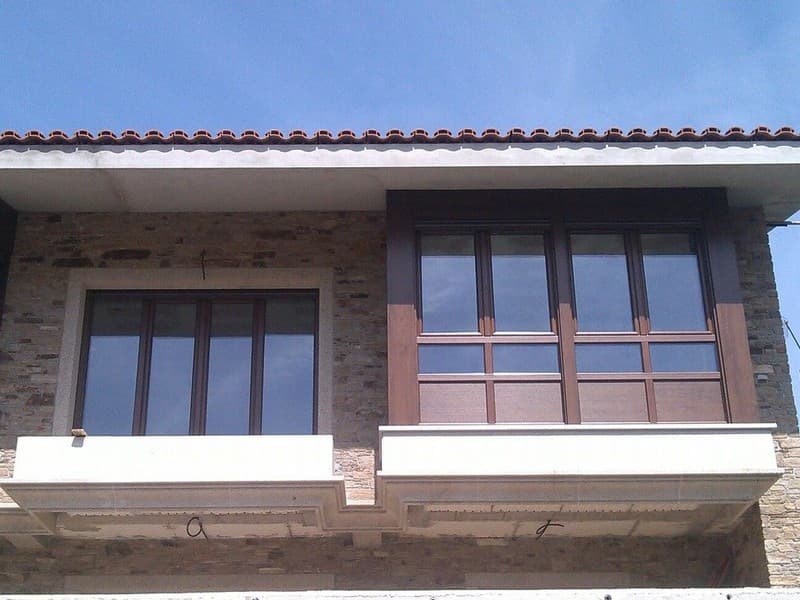 Ventanas y galerías realizadas por Aluminios Suso en Culleredo 2